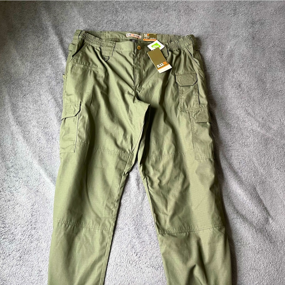 Never worn women’s 5.11 tactical pants